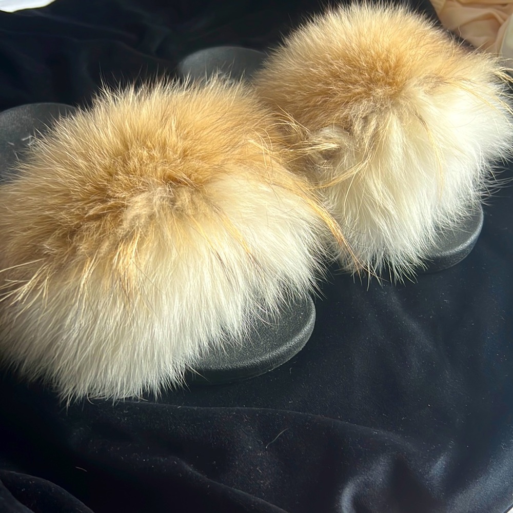 SO REAL BY Gsuwoo Fur Slides